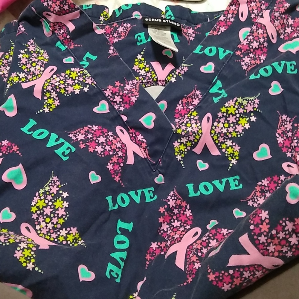 Scrub studio scrub top